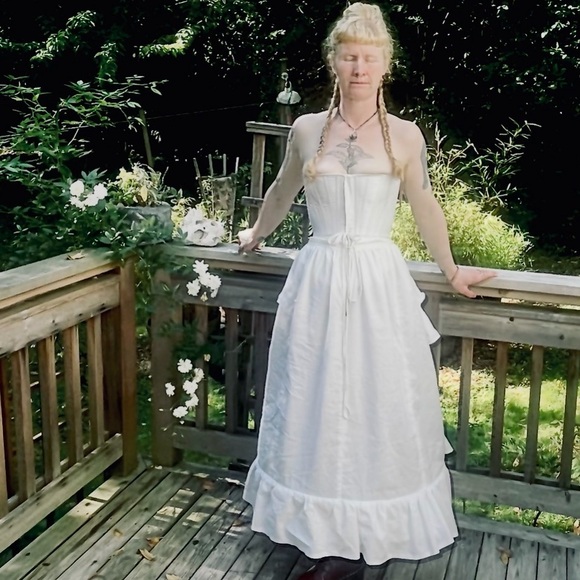 White Cotton Structured Boned Bridal Style Corset with Silver Grommets - Picture 2 of 14